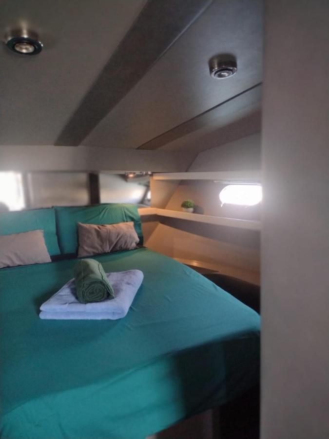 Yach Boat Hotel Barcelona Bagian luar foto