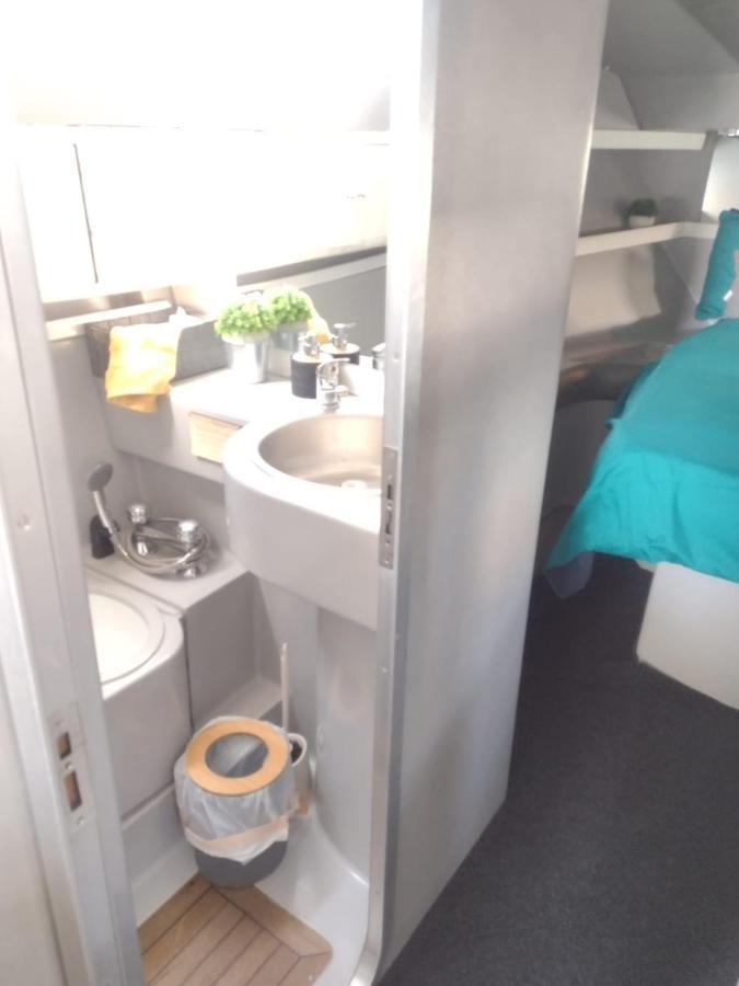 Yach Boat Hotel Barcelona Bagian luar foto