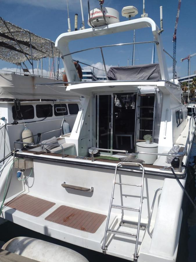 Yach Boat Hotel Barcelona Bagian luar foto