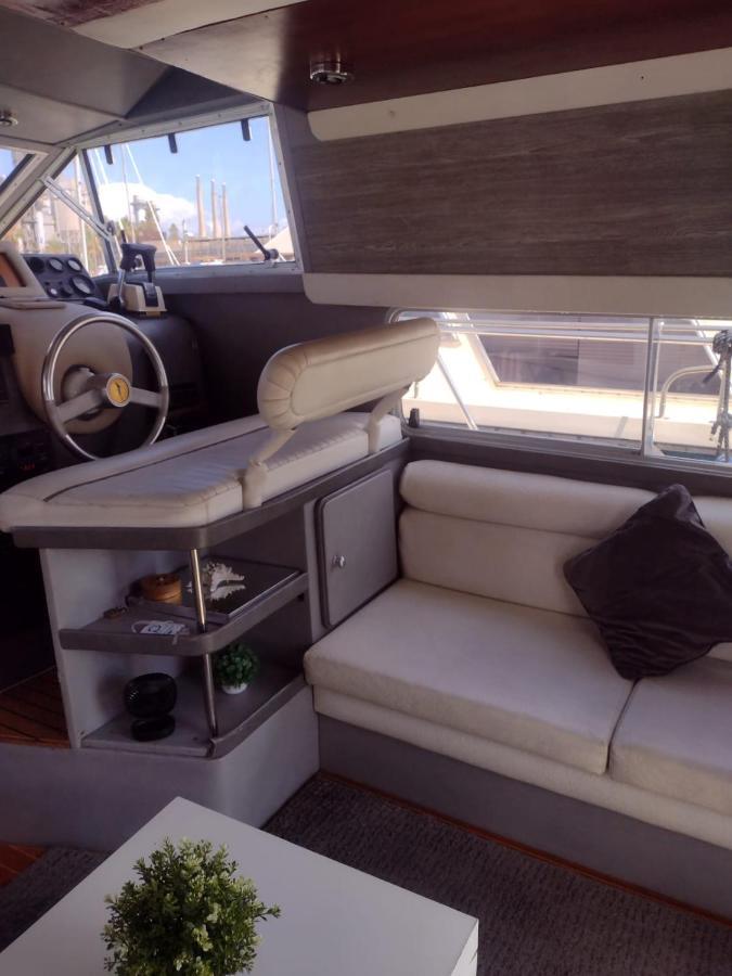 Yach Boat Hotel Barcelona Bagian luar foto