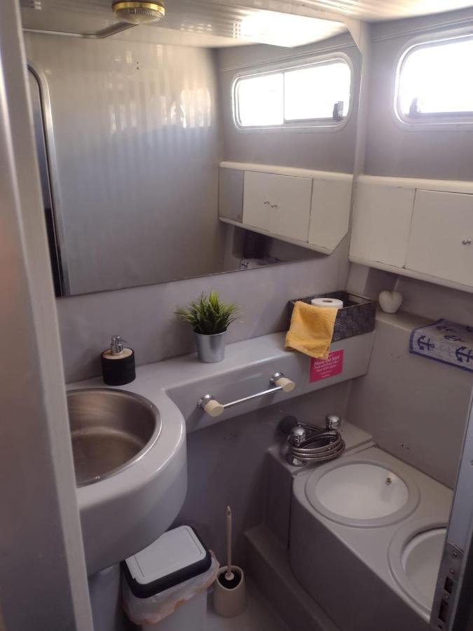 Yach Boat Hotel Barcelona Bagian luar foto