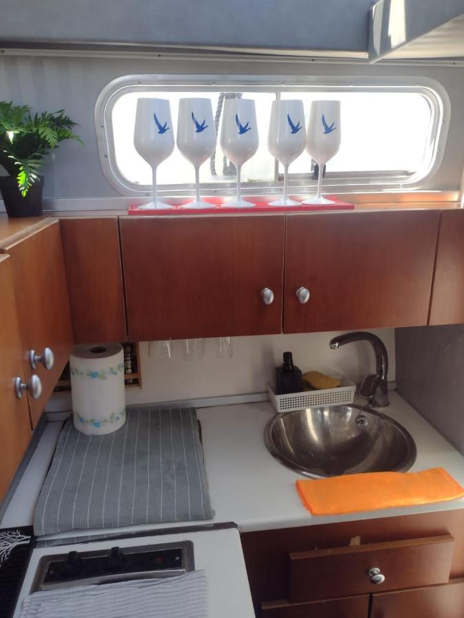 Yach Boat Hotel Barcelona Bagian luar foto