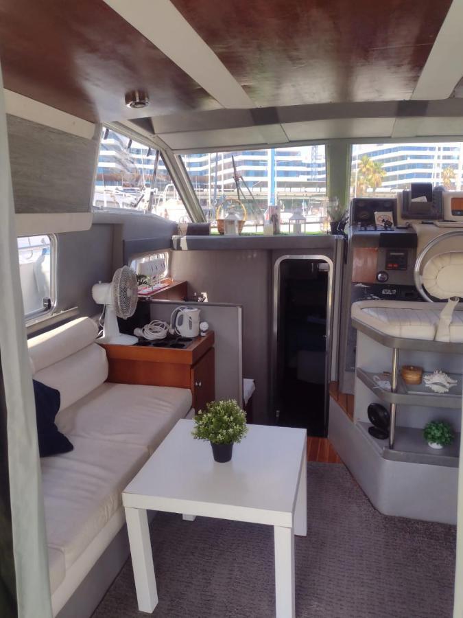 Yach Boat Hotel Barcelona Bagian luar foto